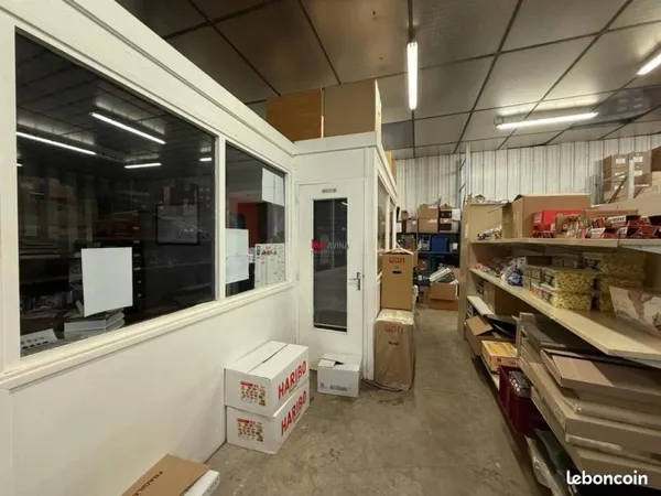 Local industriel 800 m²