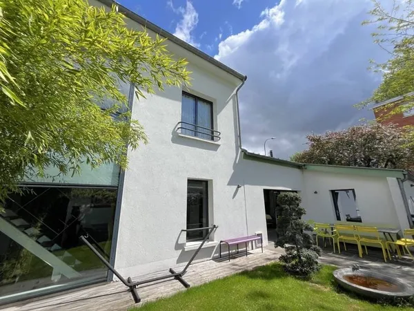 Maison 10 pièces 266 m²