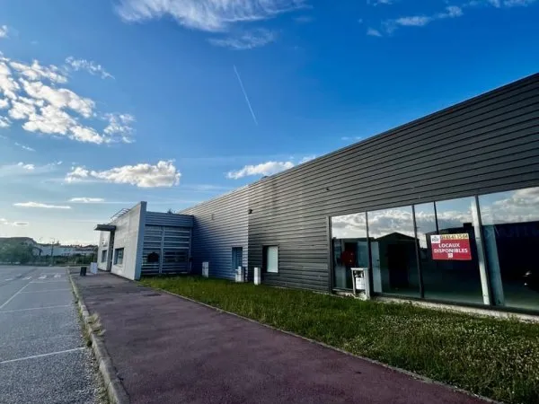 Local commercial 554 m²