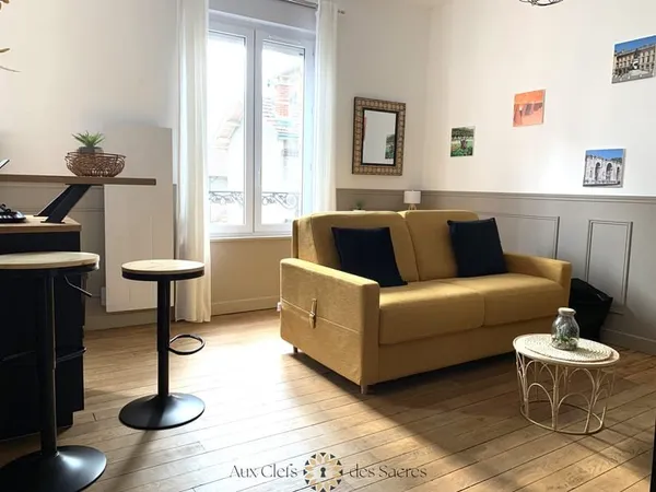 A VENDRE : Studio rénové et vendu meublé avec locataire