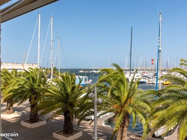 Vends appartement avec vue port et mer