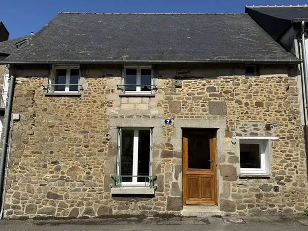 EXCLUSIVITE COMBOURG Maison de ville de 93 m² habitables, 105 m