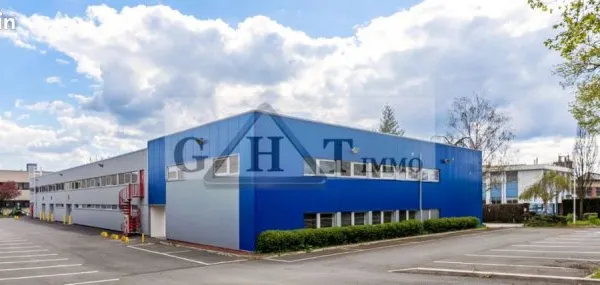 Local industriel 2 345 m²