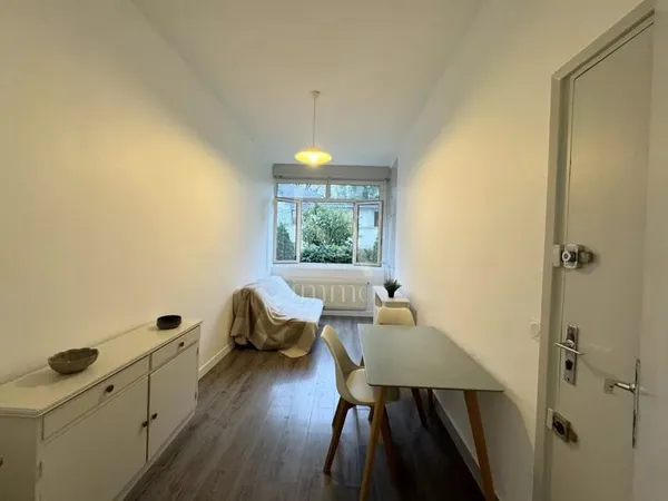 TRÈS BEAU STUDIO MEUBLÉ RUE DE LA FERME