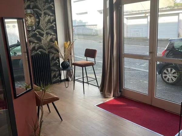Espace manucure à louer salon en coworking