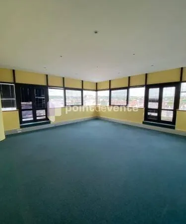 Bureaux 301 m²