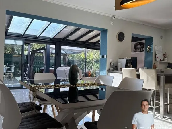 Maison lumineuse 3 chambres - Extérieurs soignés, spa et grande pièce de vie