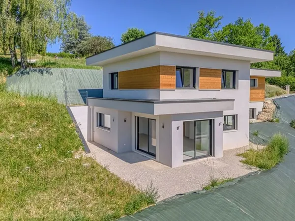 Villa individuelle neuve, frais de notaires réduits (2,5%).