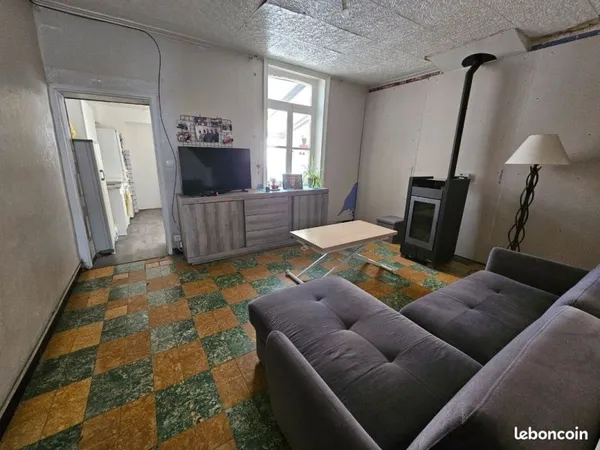 Maison 2 chambres avec jardin. A rénover