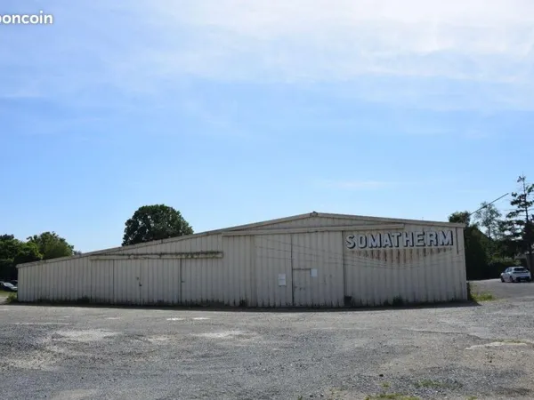 Local commercial 2000 m² La Bazoge-Montpinçon