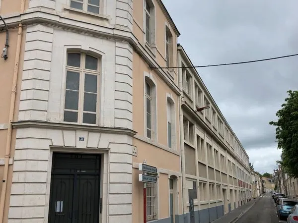 Location t2 parfait etat