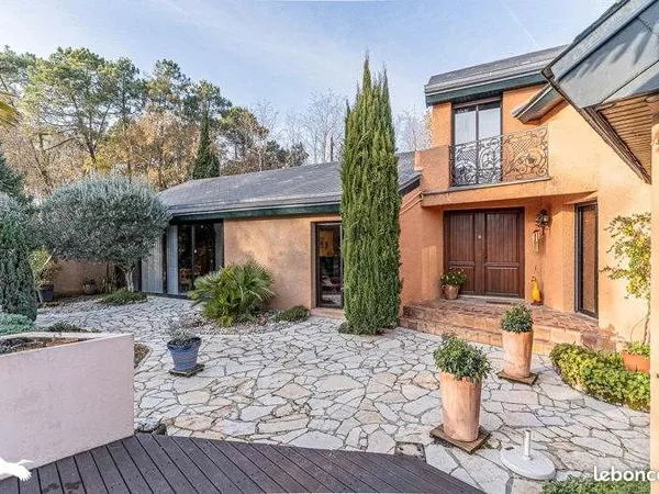 Maison 7 pièces 205 m²