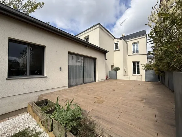 RABELAIS au calme, Maison rénovée avec vie au Rez de Chaussée