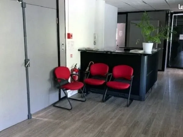 Local 11 m² Guyancourt