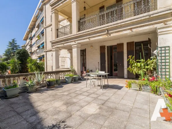 Vente Marseille 13008/ Perier- Carré D'Or / Local pour professions libérales