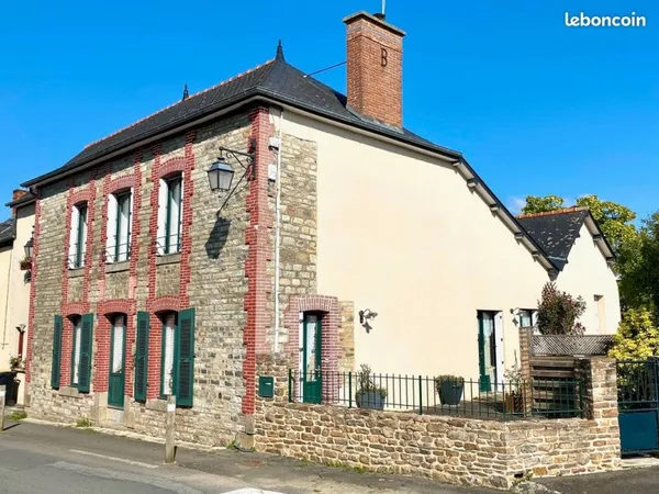 Maison de bourg de 155 m2 en pierre