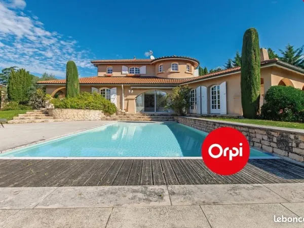 Propriété 6 pièces 284 m²