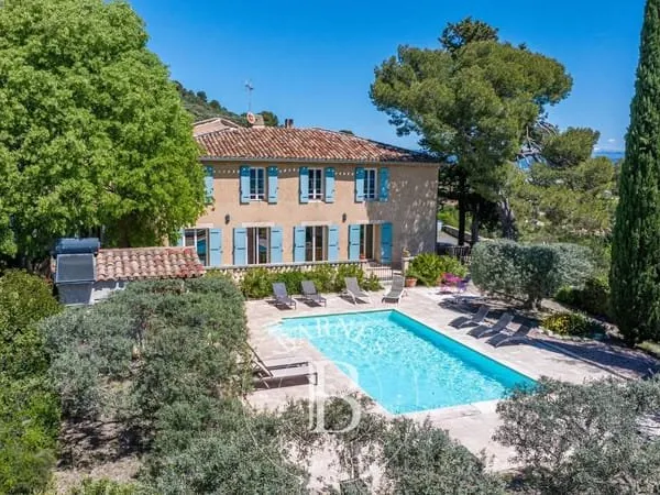 MANOSQUE - PROPRIÉTÉ D'EXCEPTION AVEC VUE PANORAMIQUE - 420 M² H
