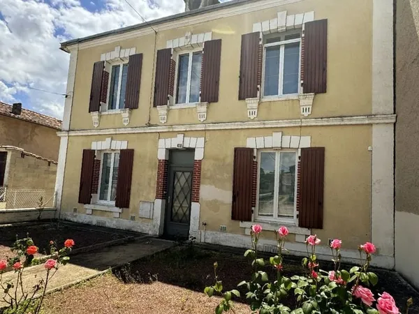 Maison de village du 19ème proche de toutes commodités
