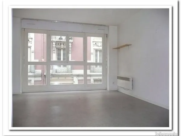 GRENOBLE - PARTICULIER LOUE STUDIO 22m² PARFAIT ETAT
