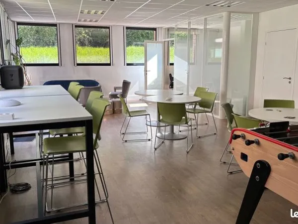 Bureau et espace de travail Location Évry-Courcouronnes  730m² 680000€