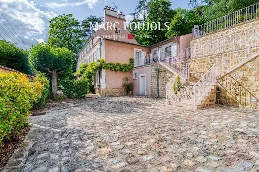 Maison 21 pièces 585 m²