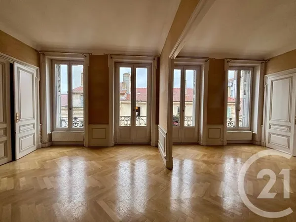 Appartement 3 pièces 111 m²