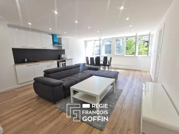 GRATTE CIEL - 4 CHAMBRES - ENTIEREMENT RENOVE