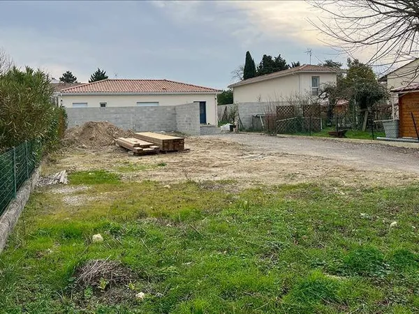 Terrain constructible 305 m²