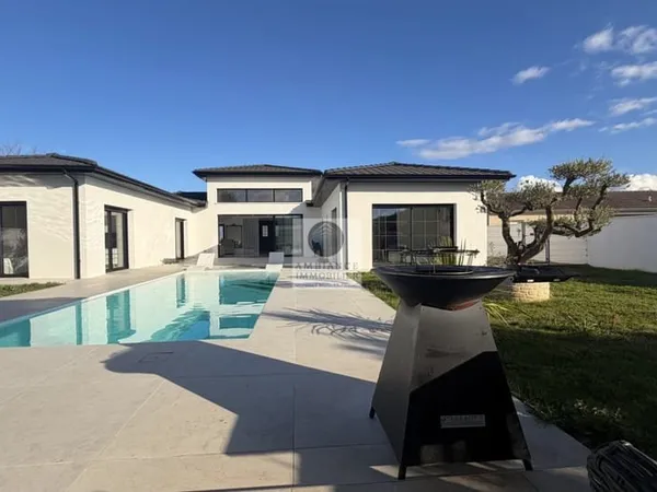 Maison d'architecte contemporaine avec piscine