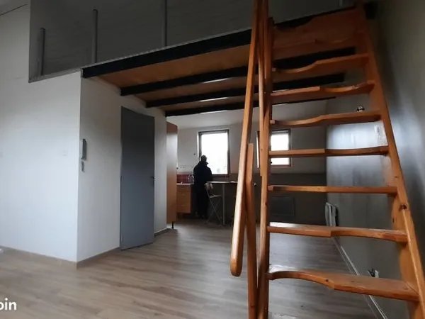 Location T1 avec mezzanine