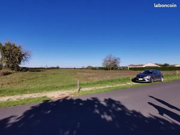 Vends terrain à bâtir de 3370m² à Pleumartin (86)