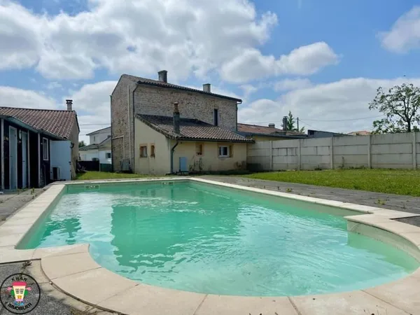 MAISON RÉNOVÉE AVEC PISCINE, DÉPENDANCES ET CLIMATISATION R