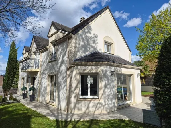 Maison 7 pièces 238 m²
