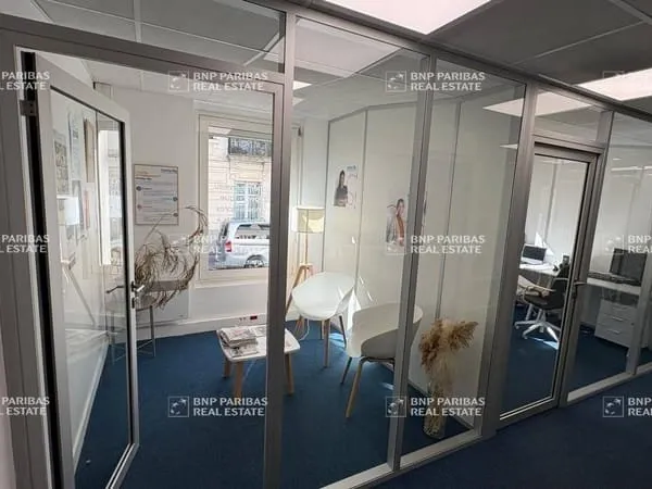 Bureau 168 m²