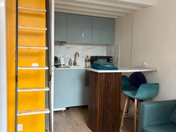 Vends studio rénové village Batignolles