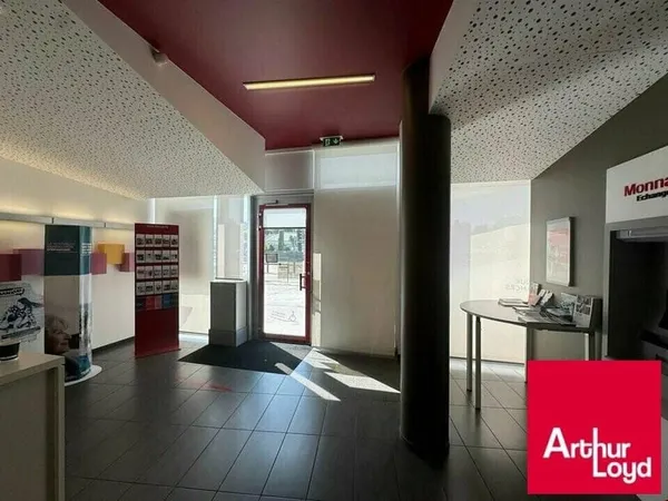 Local commercial 156 m²