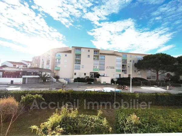 Studio cabine traversant au 1er étage plein sud, avec parking
