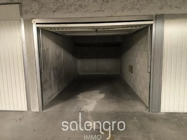 Stationnement Location Villeurbanne   100€