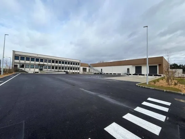 Local d'activité 8497 m²