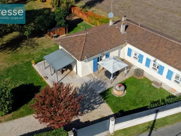 Jolie Maison de plain pied avec piscine proche centre Prayssac
