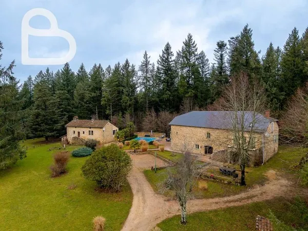 Domaine de caractère rénové gîtes, piscine, étang, chevaux