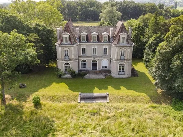 Château 15 pièces 600 m²