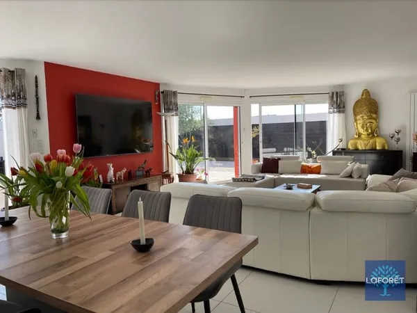 Les Sables-d'Olonne - Maison 197.33 m² avec jardin et grand garage.