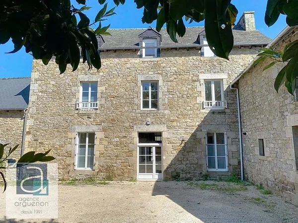 Maison de charme au coeur de Broons - 3 chambres, dépendances et grenier aménageable