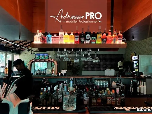 Local brasserie 170 m²