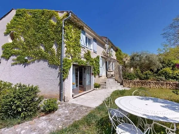 Maison 9 pièces 257 m²