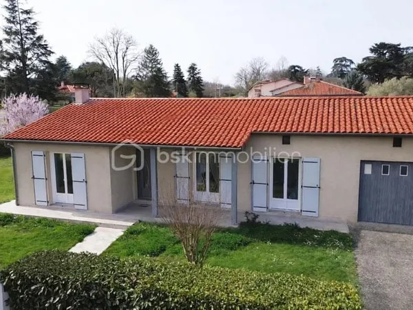 Maison de plain-pied très bien entretenue - 106 m² - 3 chambres - grand séjour lumineux - terrain cl