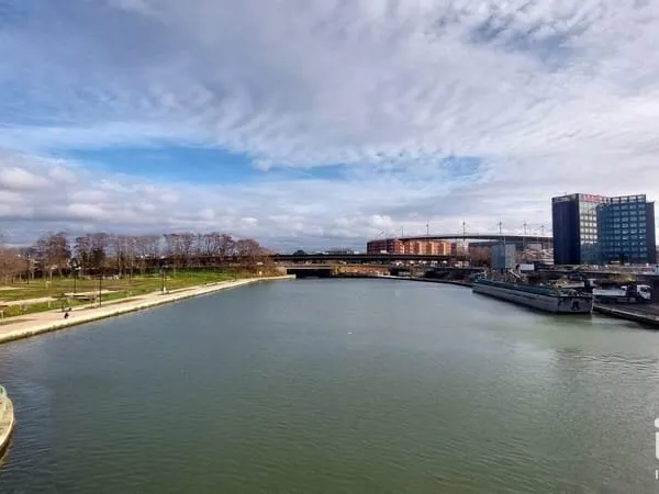 Local commercial 8 pièces 83 m²