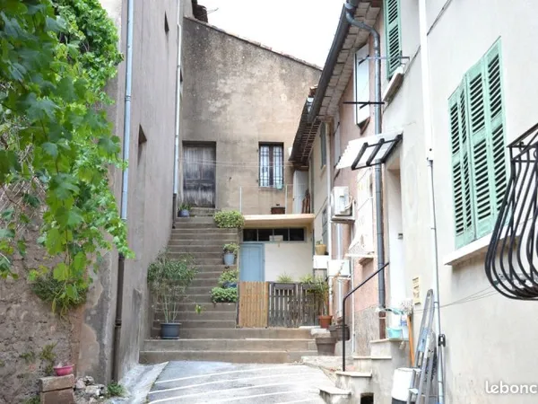 Local d’activité et entrepôt Location Gonfaron 1p 40m² 400€